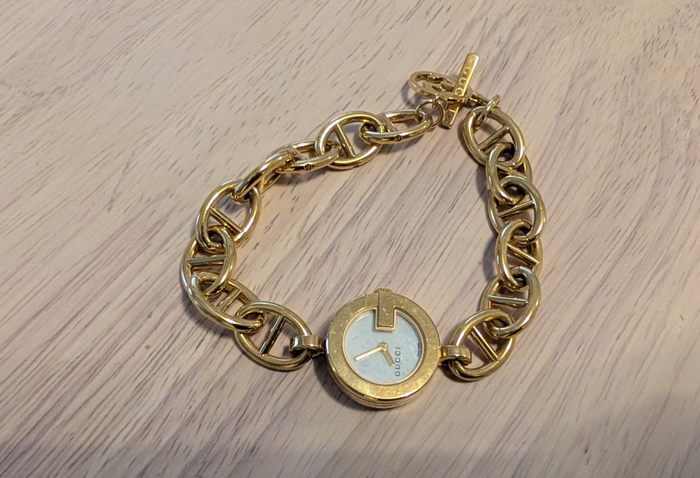 Vintage Gucci Women's Watch - Gold Tone Chain Link