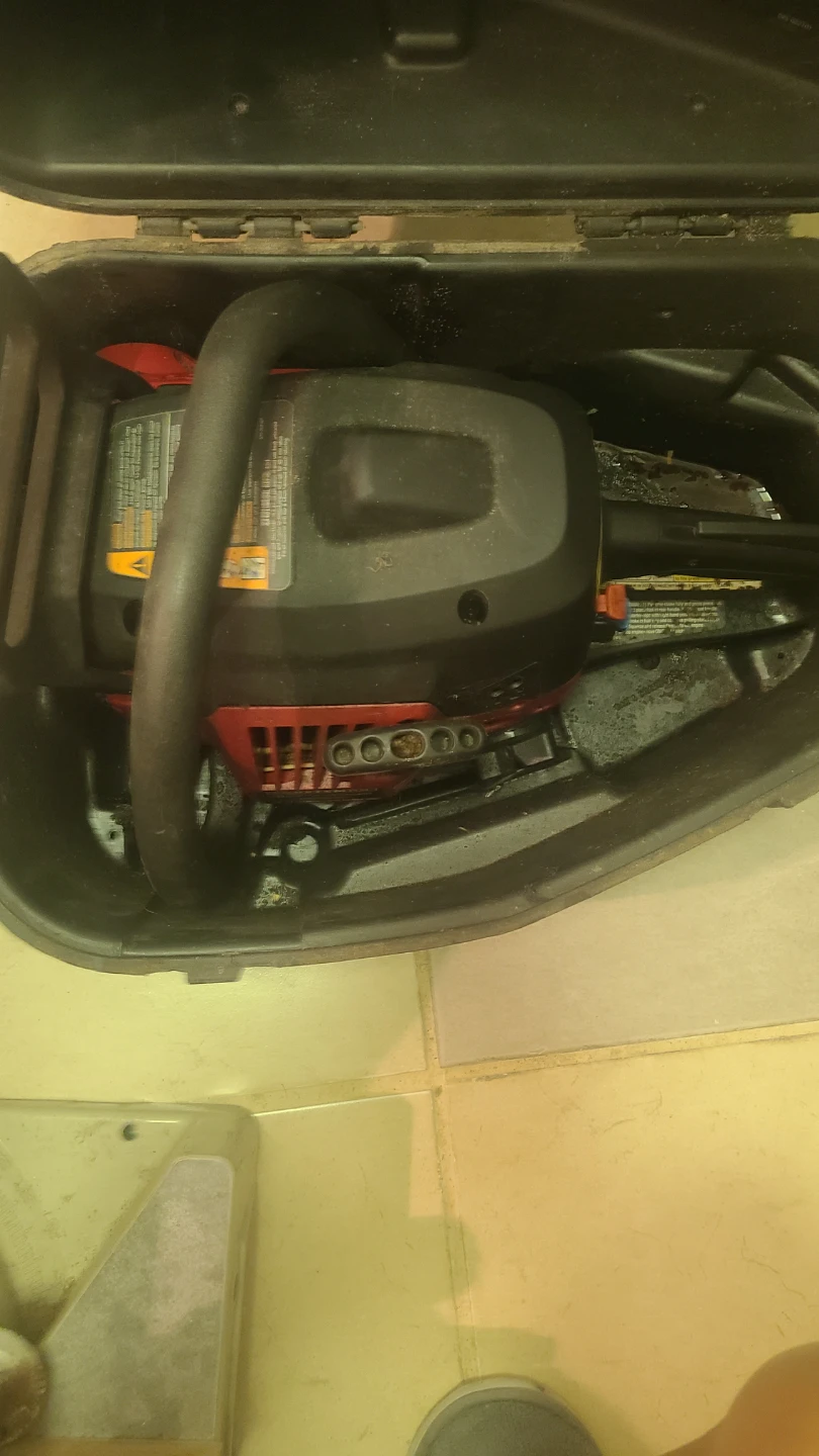 Craftsman 18-inch 42cc Gas Chainsaw with Case - photo 3