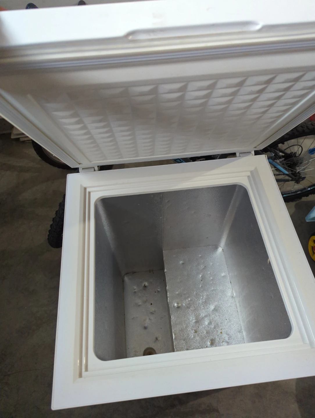 Chest freezer Heier - HNCM035E, 3.5 cu. ft. - photo 2