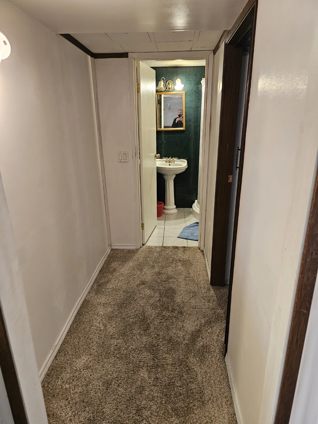 AVAIL IMMEDIATLY 2 BEDROOMS BASEMENT SUITE IN MARLBOROUGH N.E - photo 3