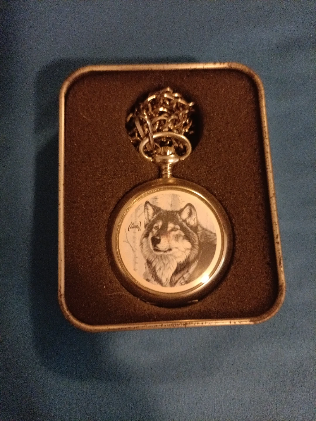 Avon Wolf Pocket Watch "Majestic Encounters" Exclusive Edition - photo 2