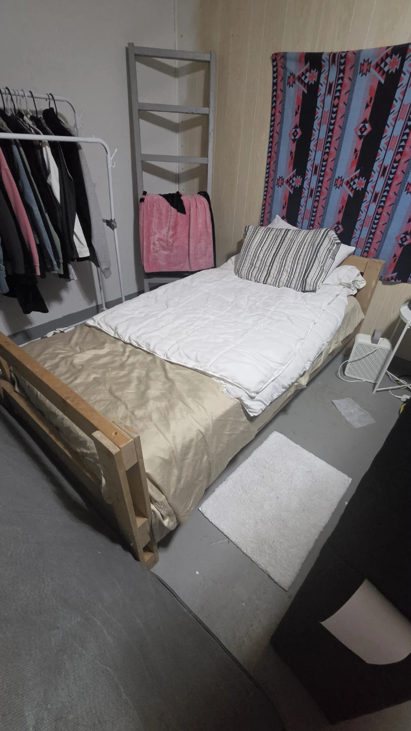 Single bed frame & mattress