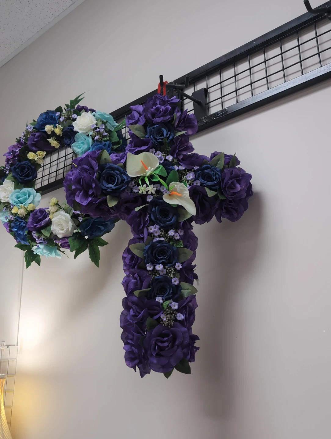 27 inch cross flowers wreath