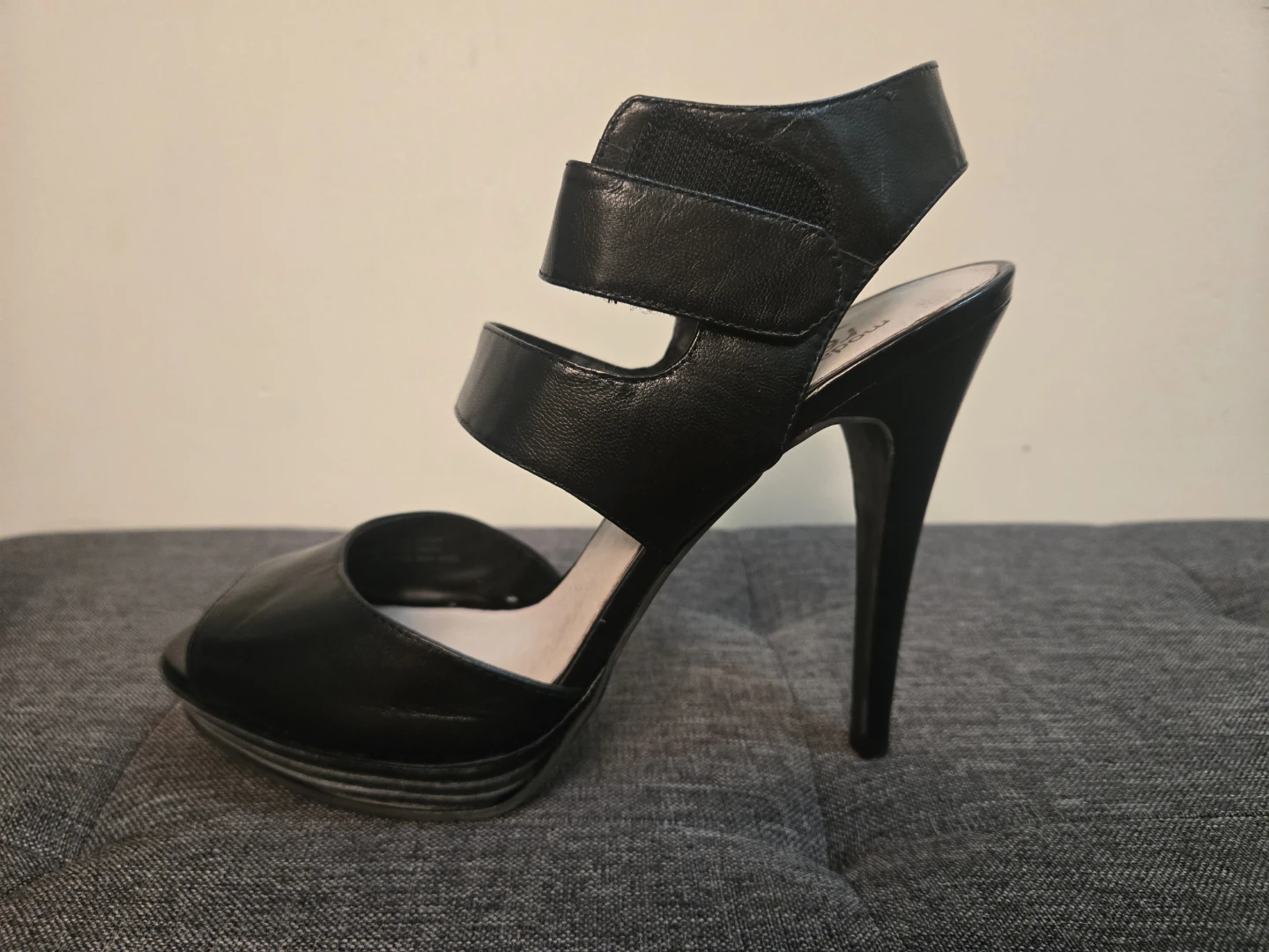 Moda Reflex Black Leather Heeled Sandals