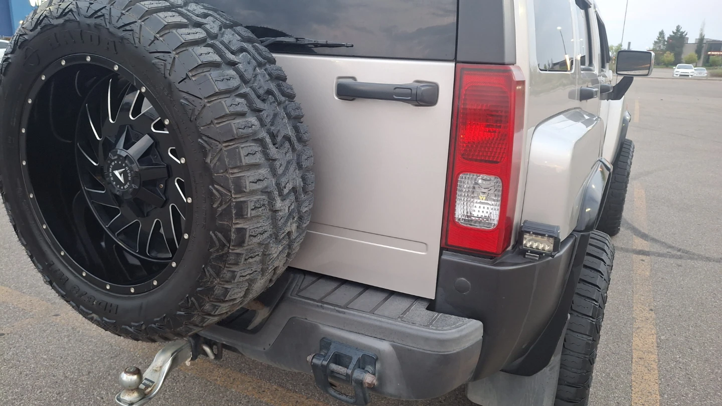 Hummer H3 Lifted with Custom Wheels - photo 4