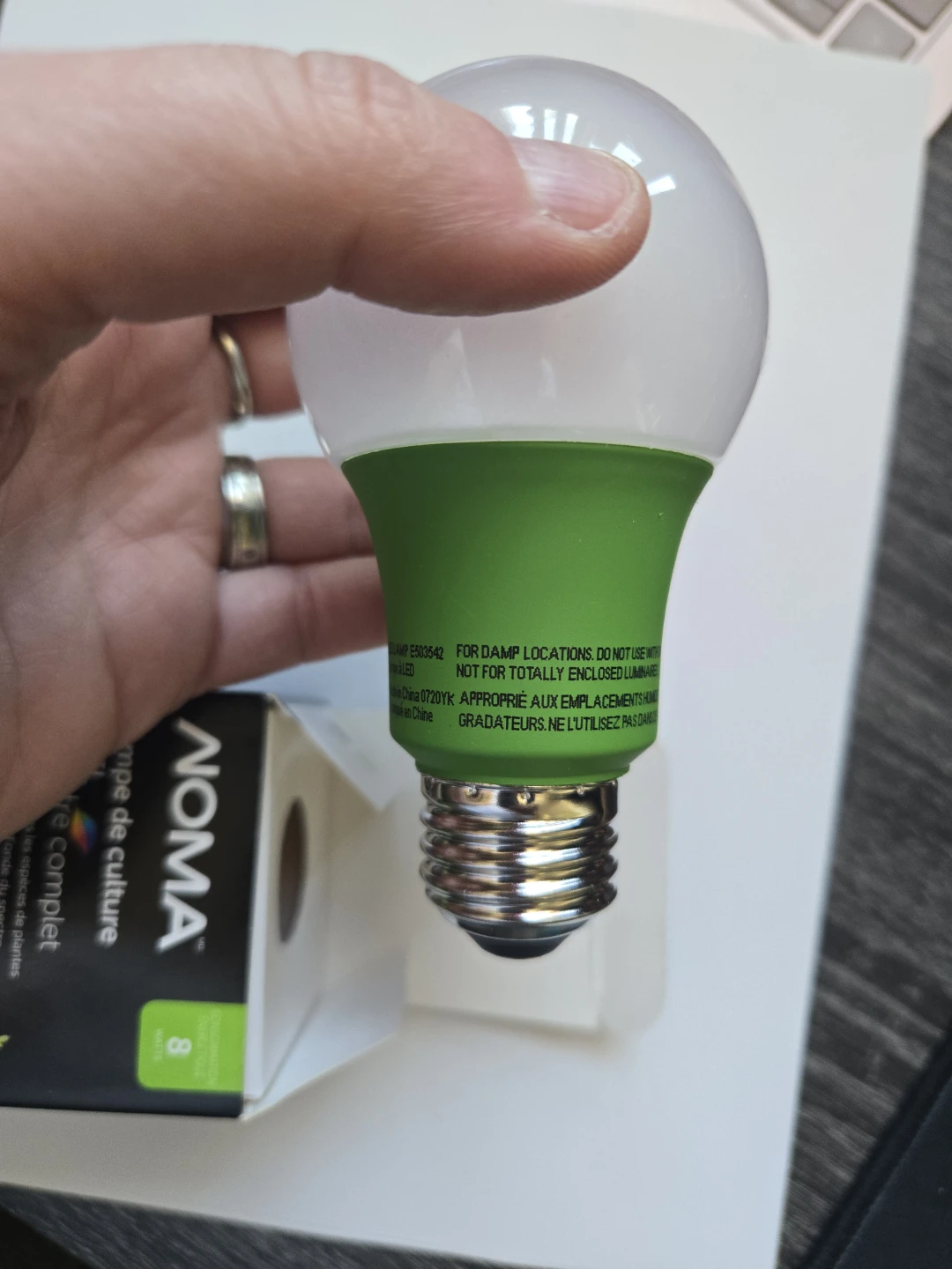 NOMA Full Spectrum LED Grow Light Bulb 8W - photo 2