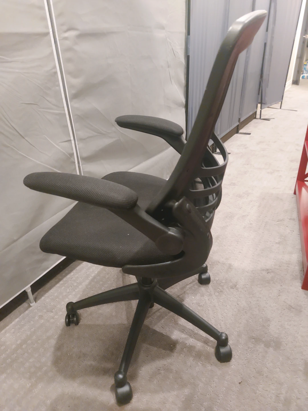 Black Ergonomic Mesh Office Chair - photo 3