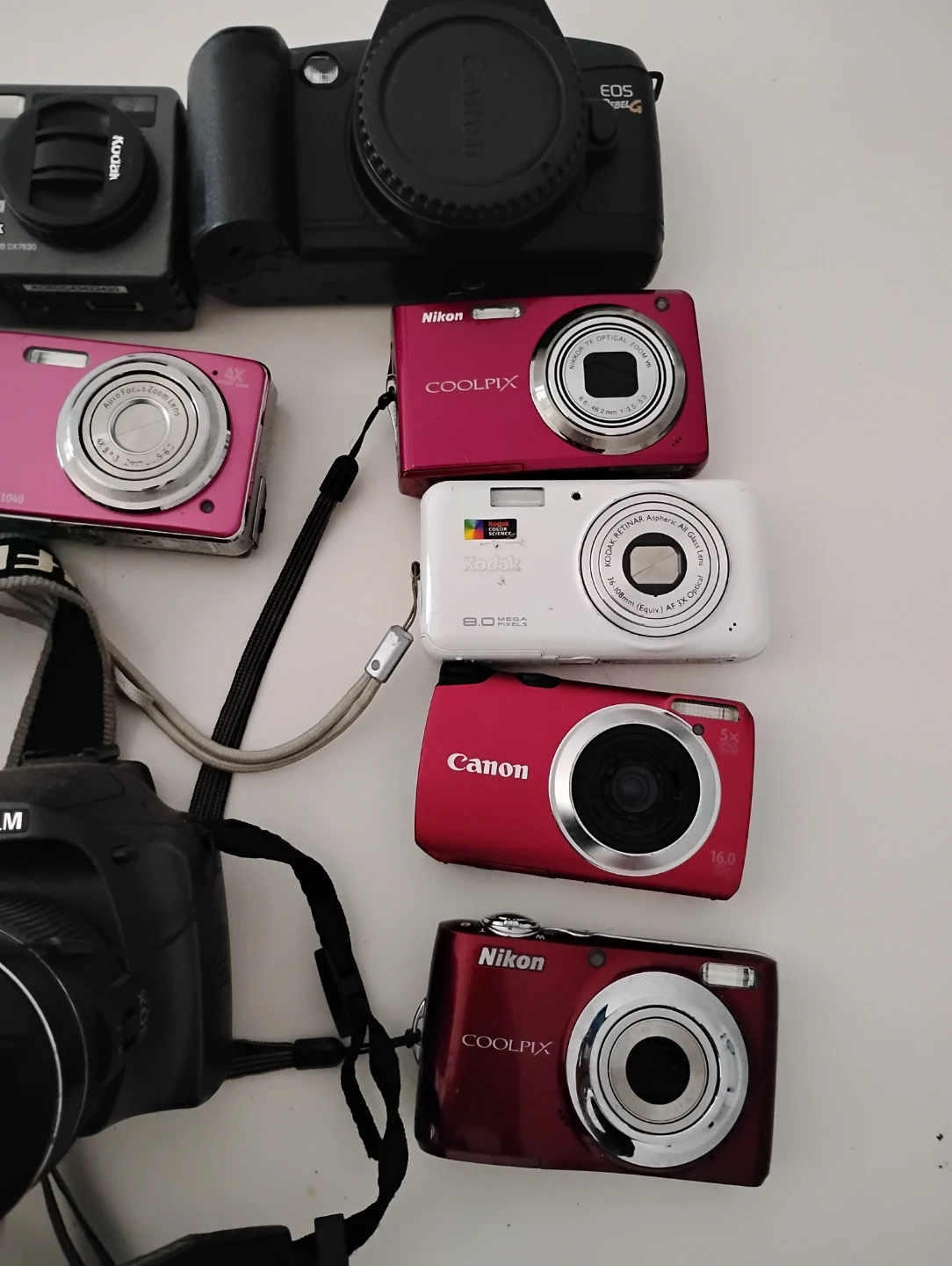 Assorted Digital Cameras - Sony, Kodak, Nikon, Fujifilm, Canon - photo 2
