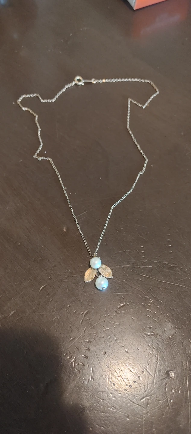 Pearl and Leaf Pendant Necklace