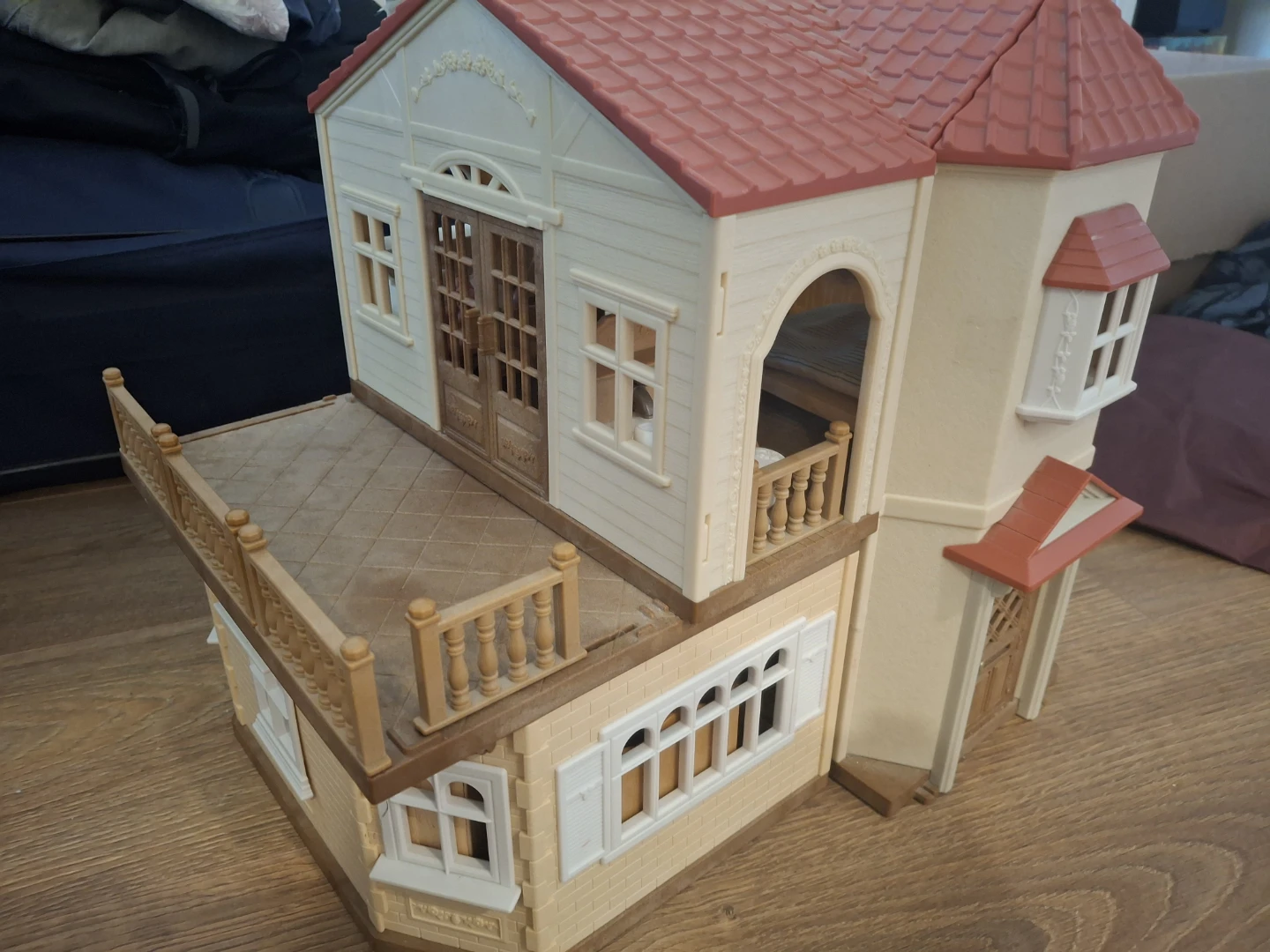 Sylvanian Families Dollhouse with Accessories