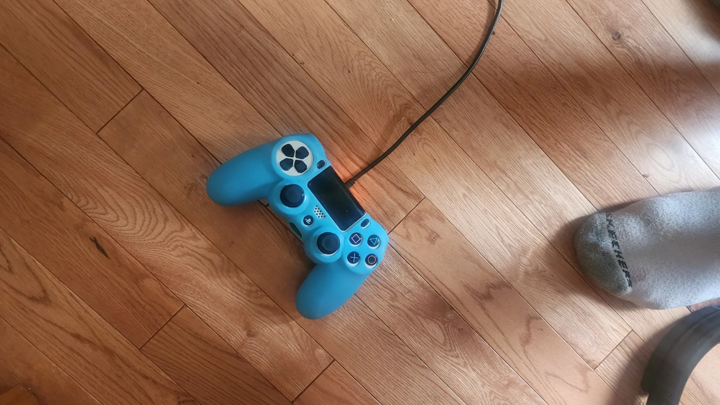 Sony ps4 with one controller factory reset in box. - photo 3