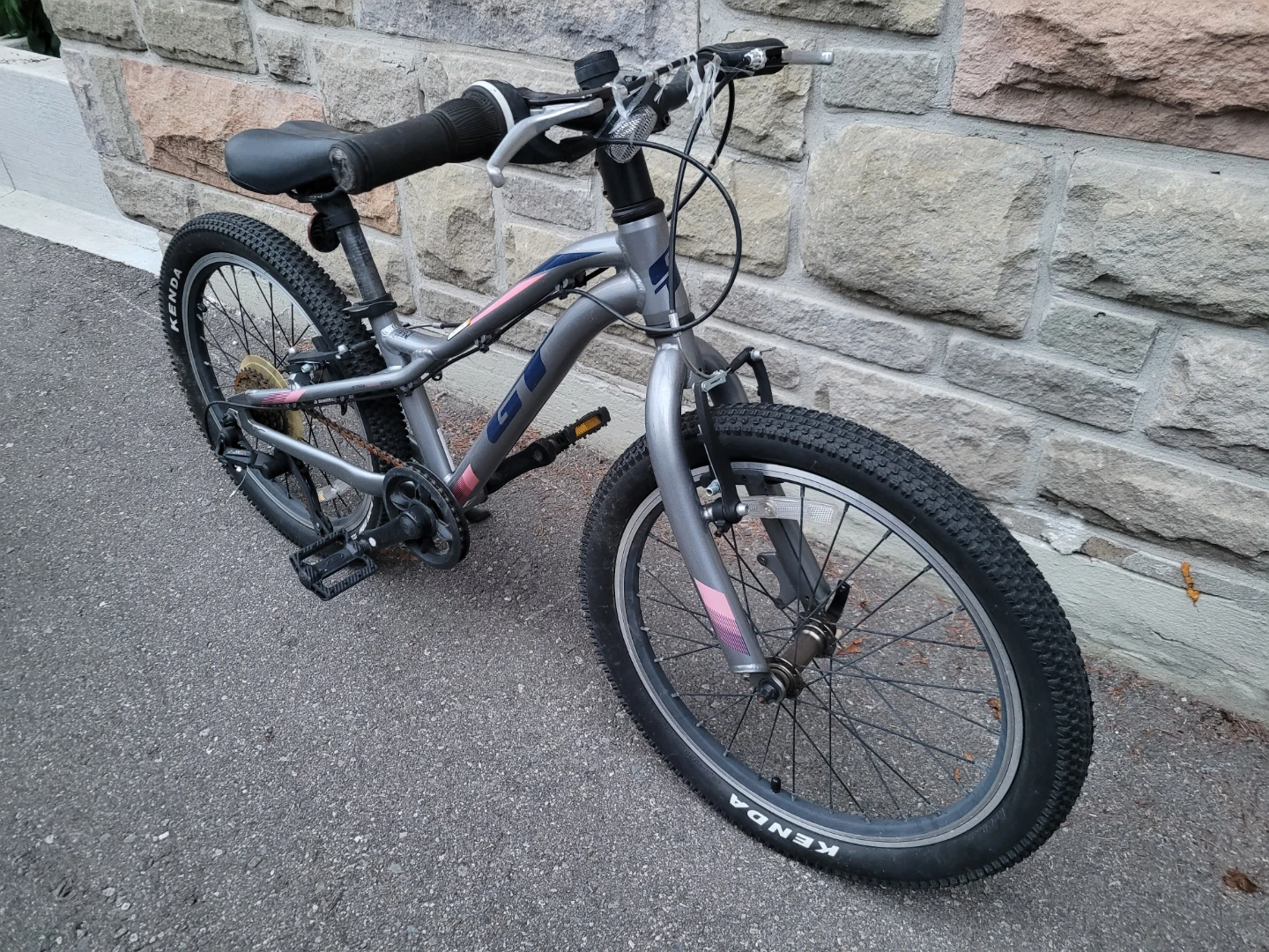 GT Kids Mountain Bike - photo 3