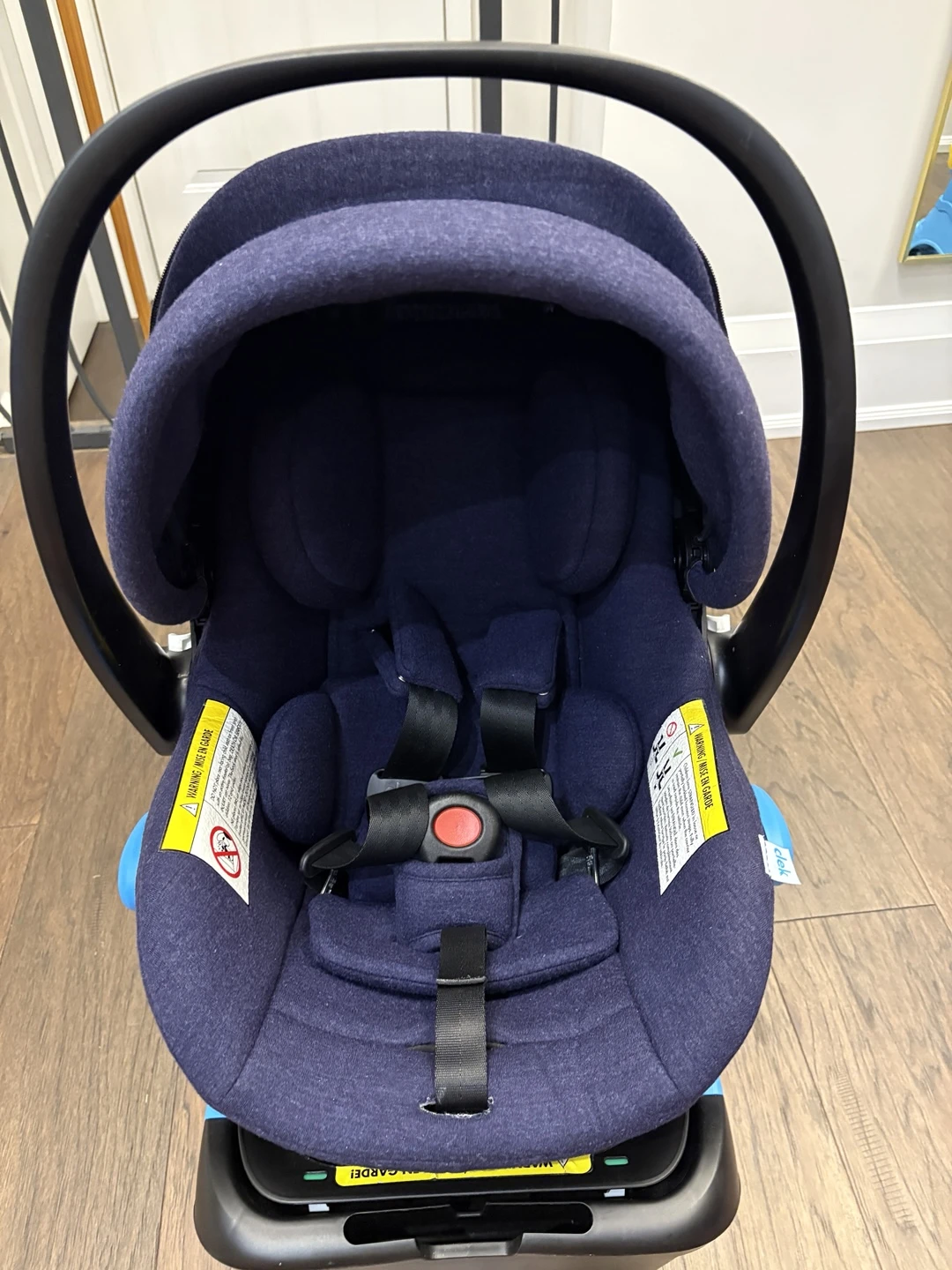 Clek Liing Infant Car Seat with Base - Excellent Condition - photo 2
