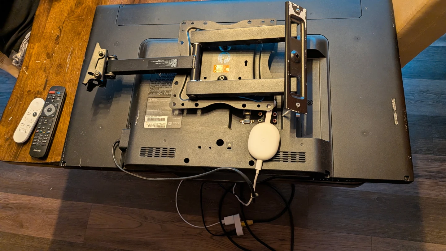 32 inch Smart LED, 4k Google Chromecast, Wall mount and Remotes - photo 3