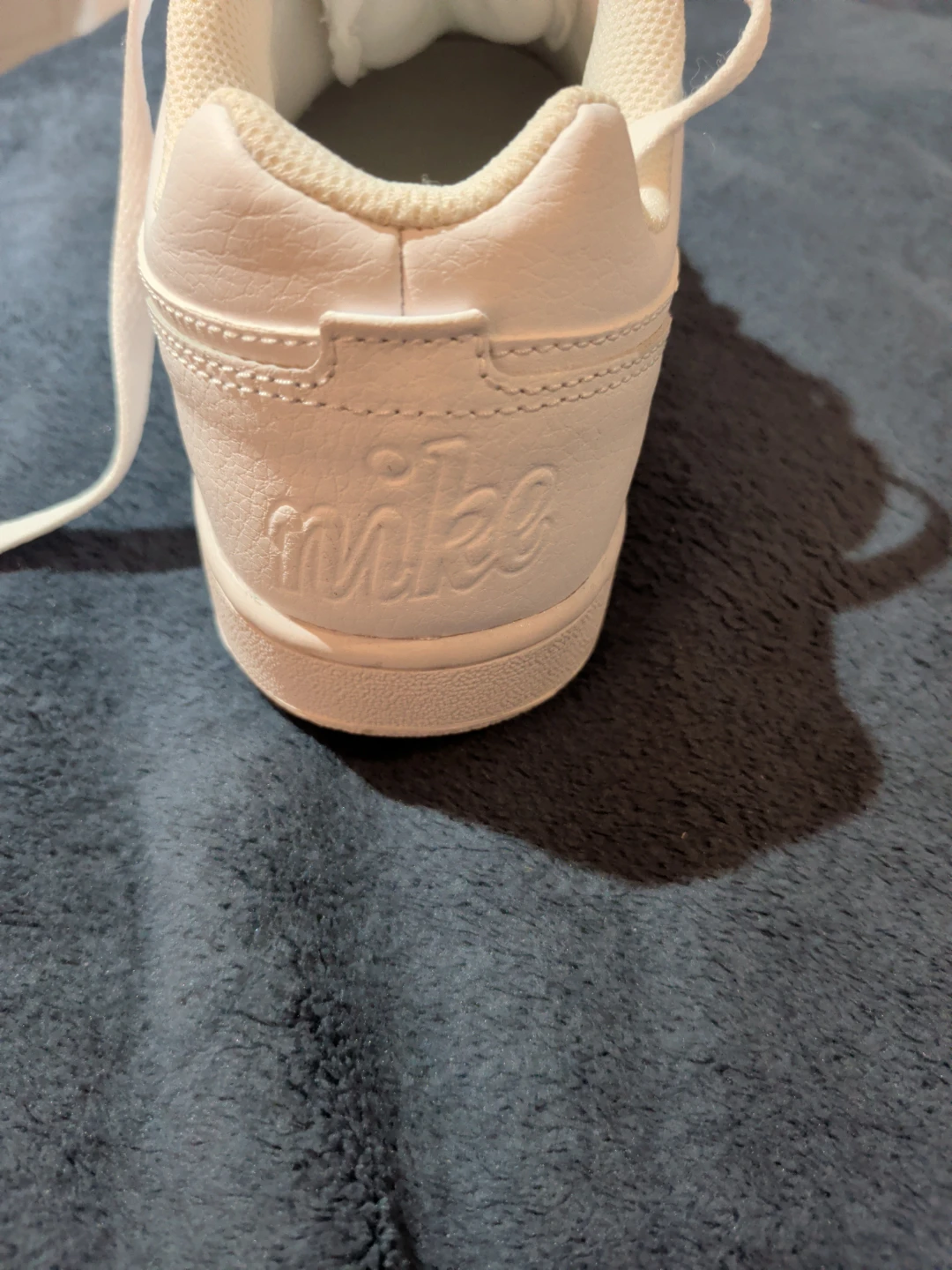 New Nike women's 7.5, men's size 6, Youth 5.5-6sneakers, - photo 2
