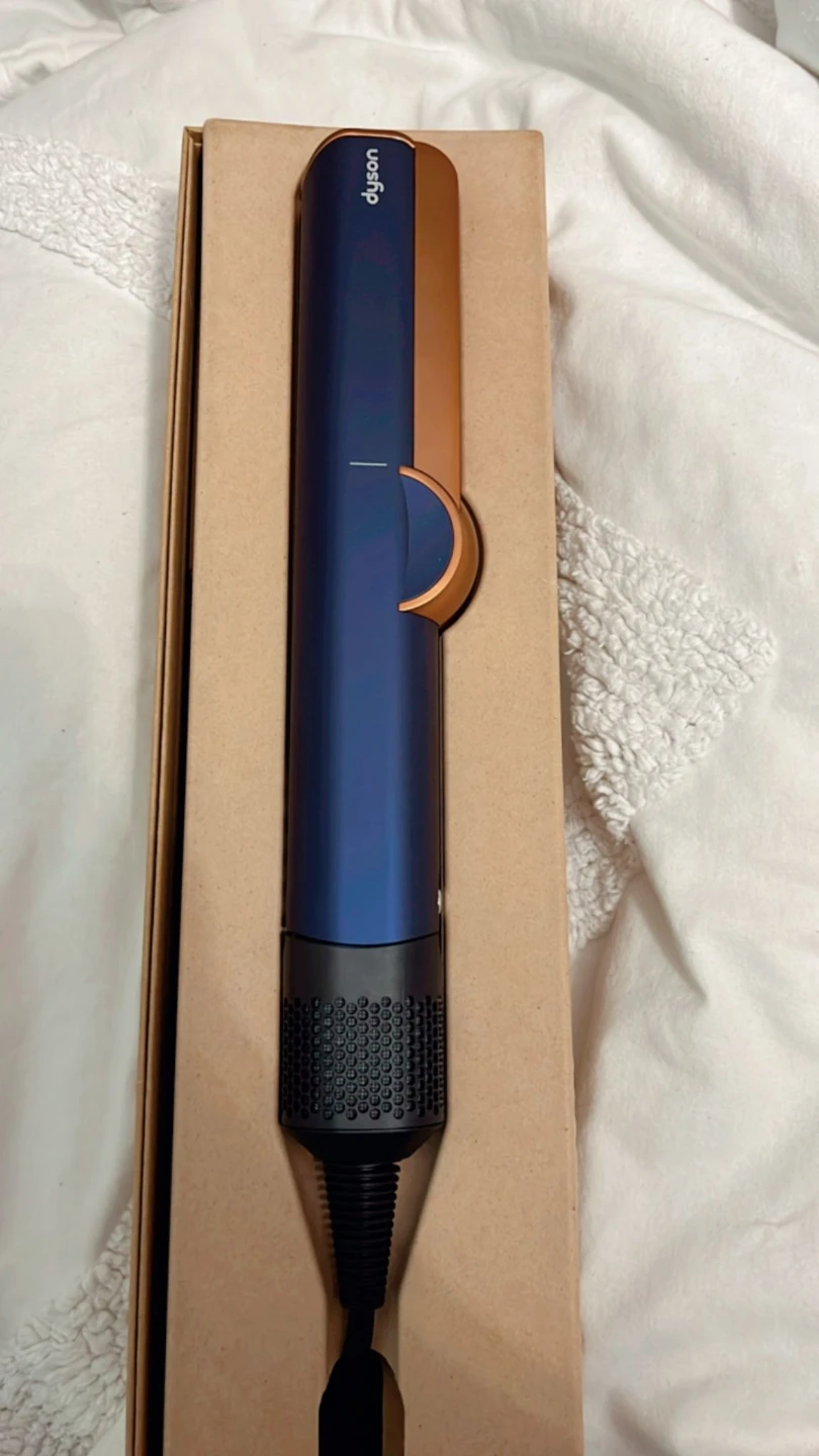 Dyson Airstrait