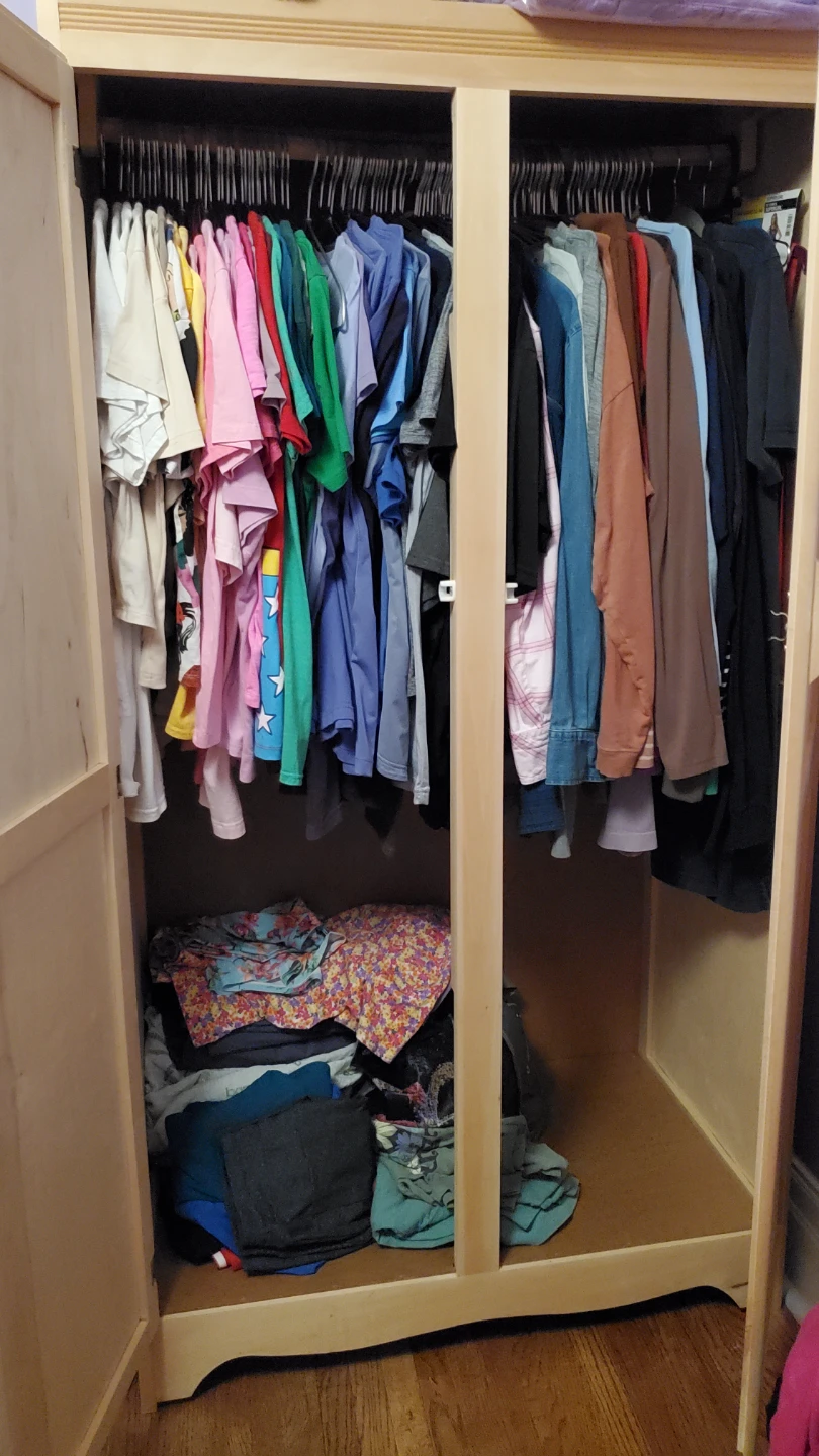 Armoire closet - photo 2