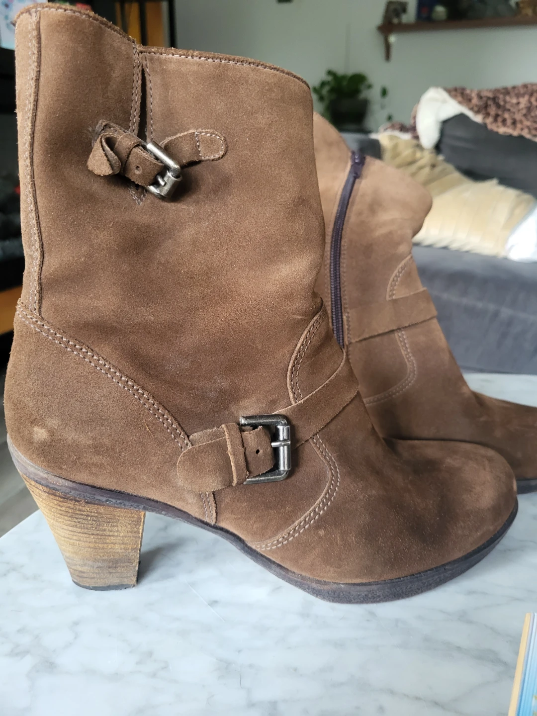 La Canadienne Suede Ankle Boots - Brown - photo 4