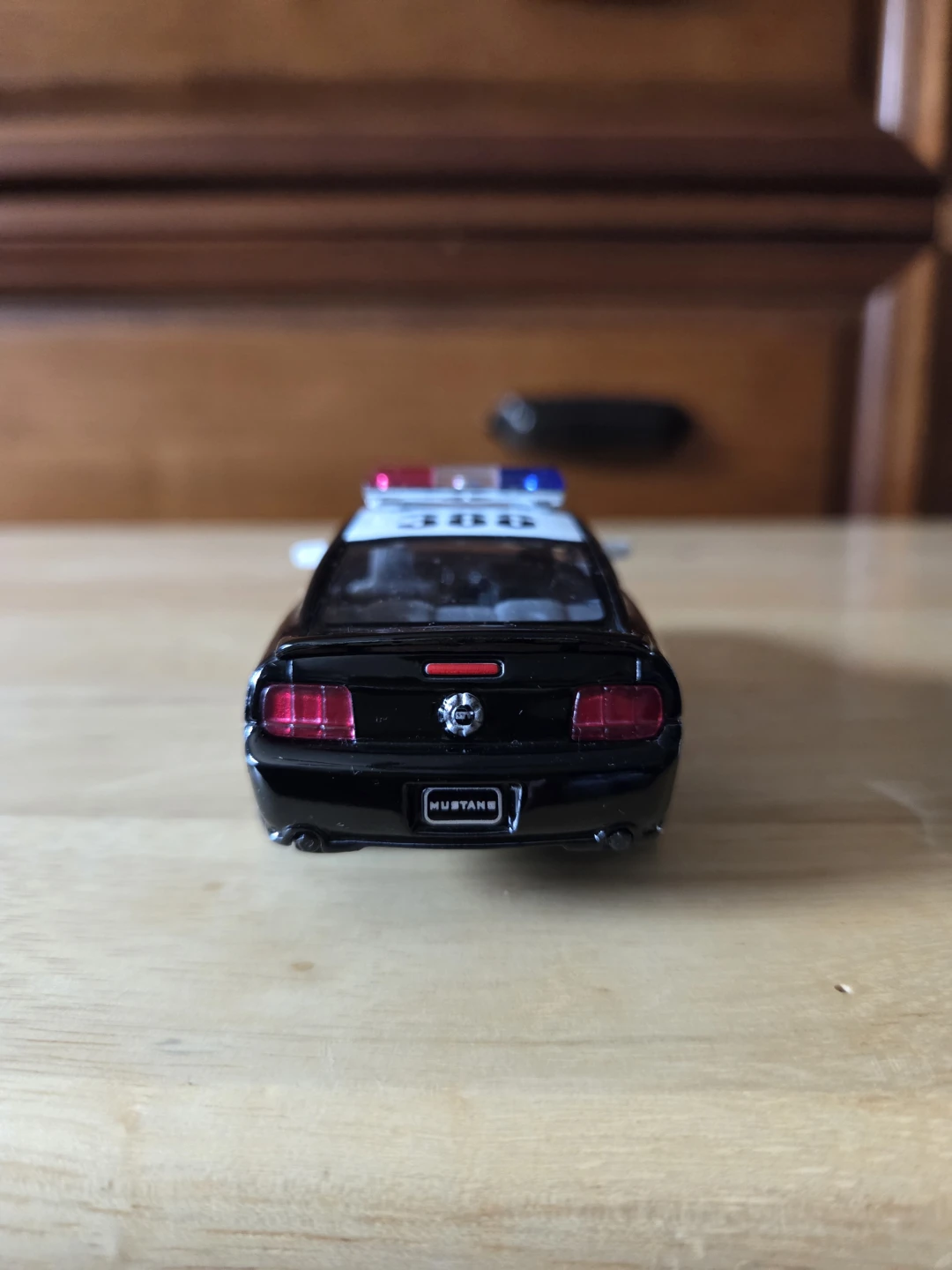 2006 Ford Mustang Police Car Toy Scale 1/38 - photo 3
