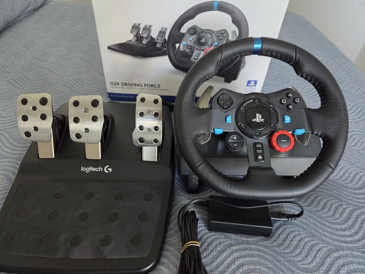 Logitech G29 Driving Force Racing Wheel & Pedals