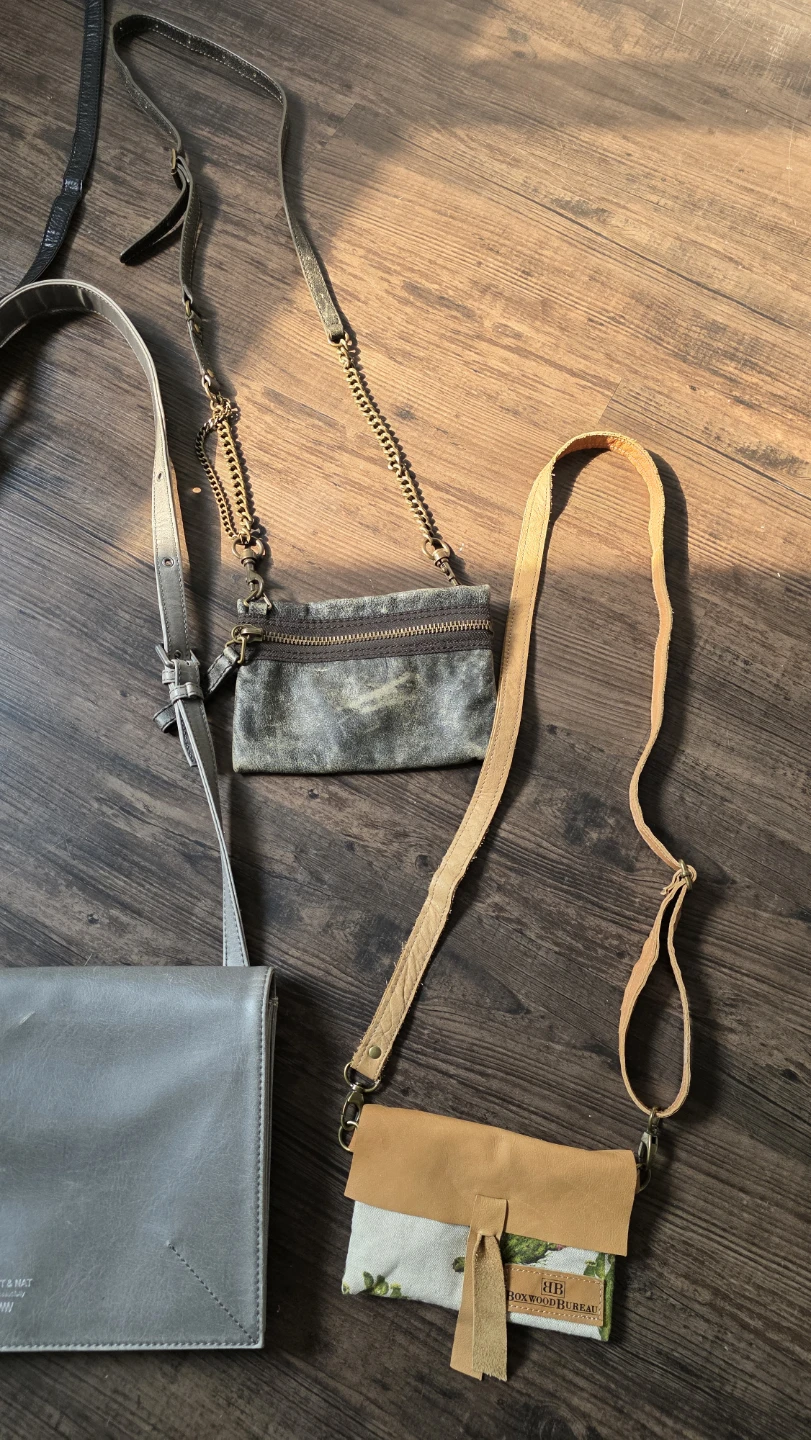 Ladies leather purses* priced separately * - photo 2