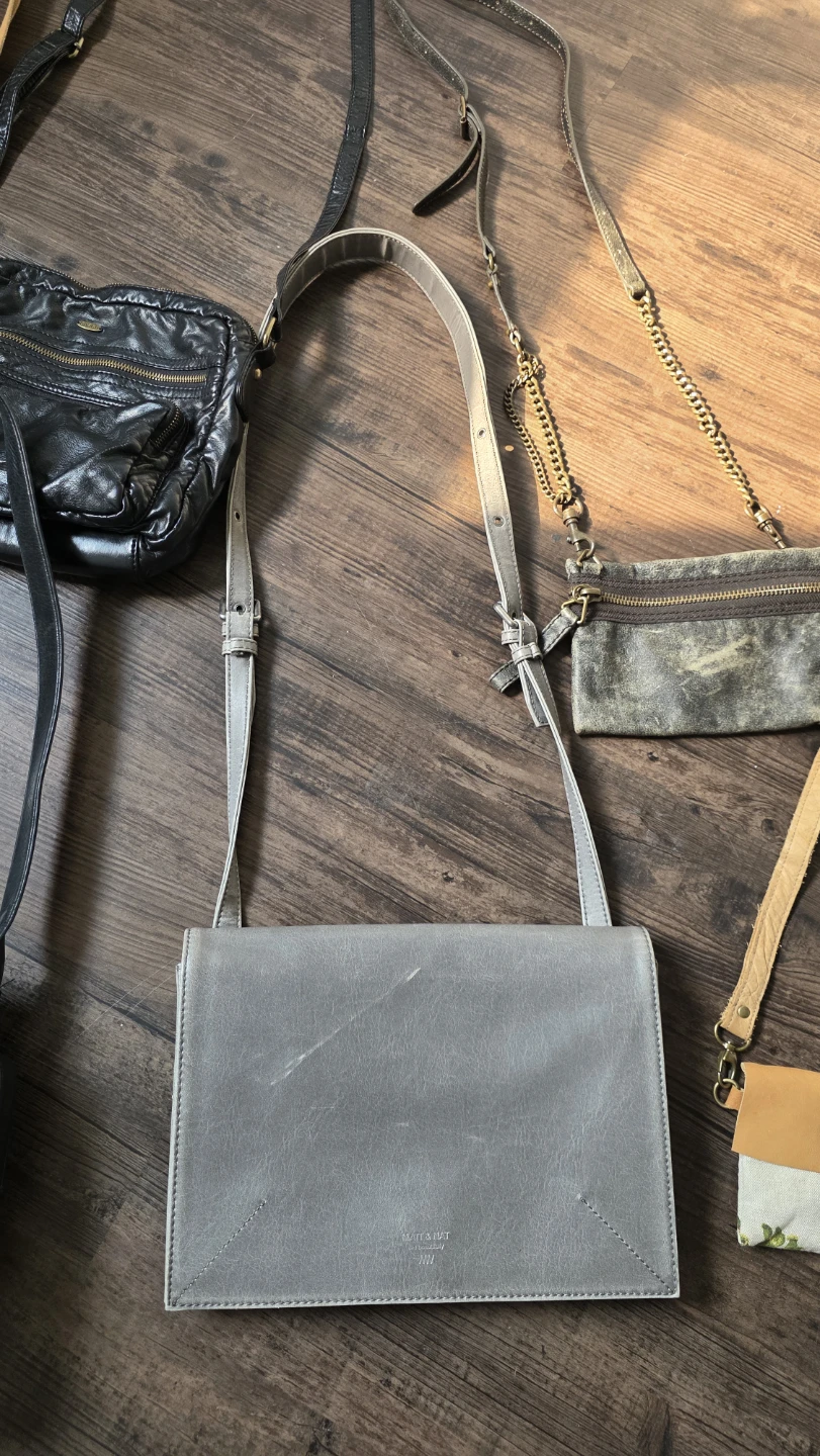 Ladies leather purses* priced separately * - photo 3