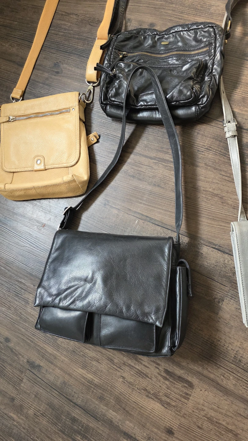 Ladies leather purses* priced separately * - photo 4