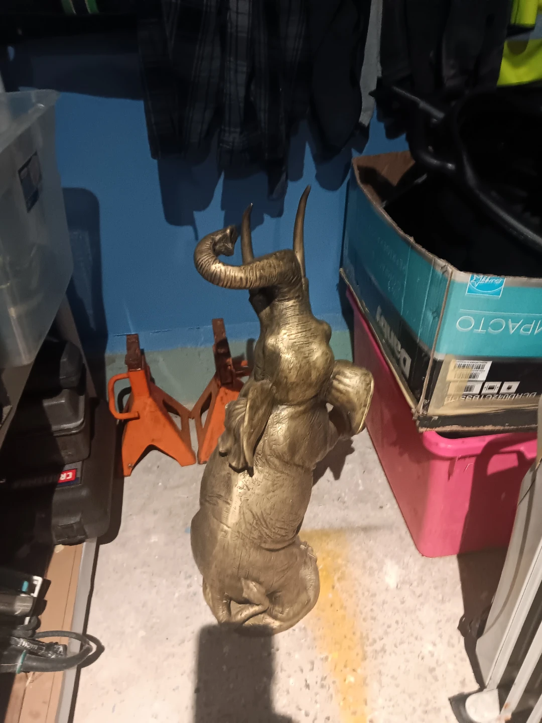 Elephant made of bronze - photo 4