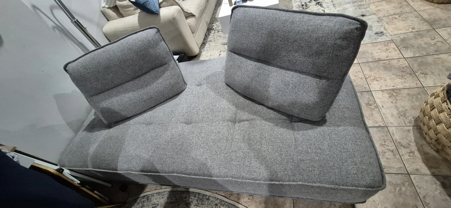 Grey daybed with two back pillows - photo 3