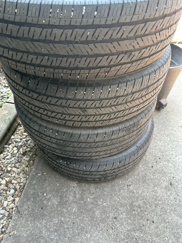 255 70 18 Bridgestone Dueler H/T Tires (Set of 4) - 255/70R18 - photo 2