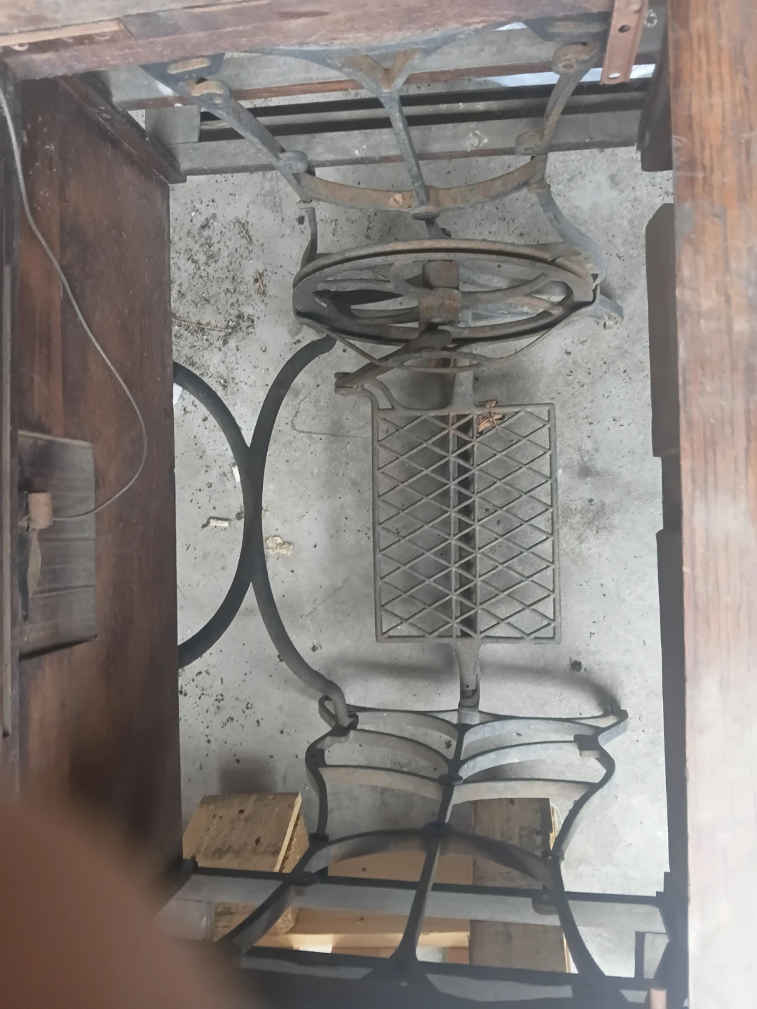 Antique Sewing Machine Table with Treadle - photo 3