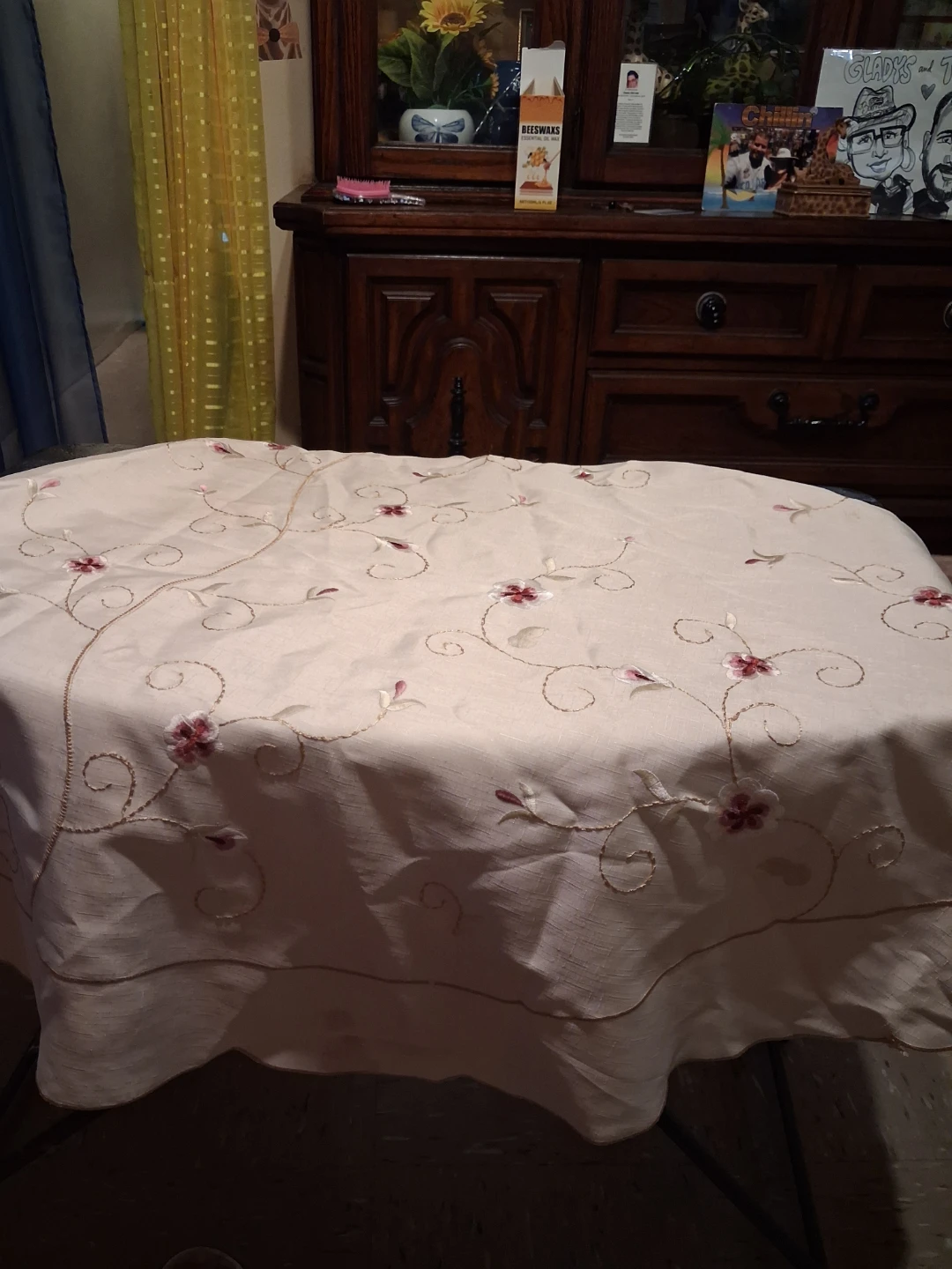 Beige table cloth with flowers well made