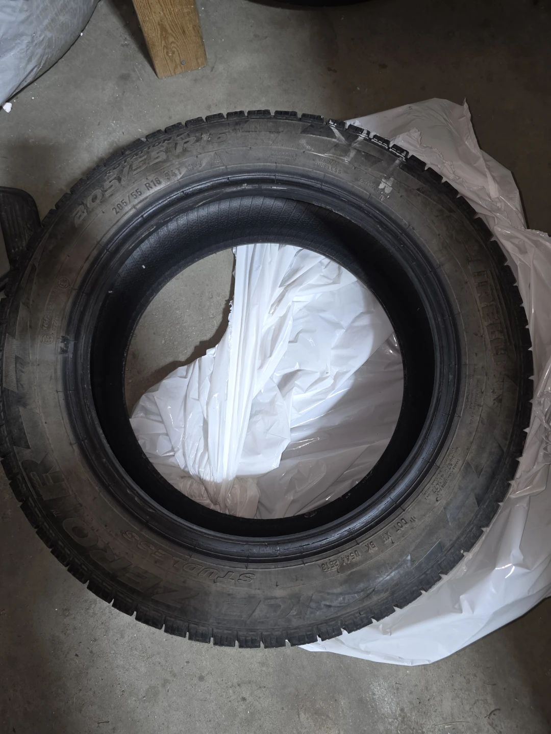 4 Pirelli Winter Tires 205/55 R16