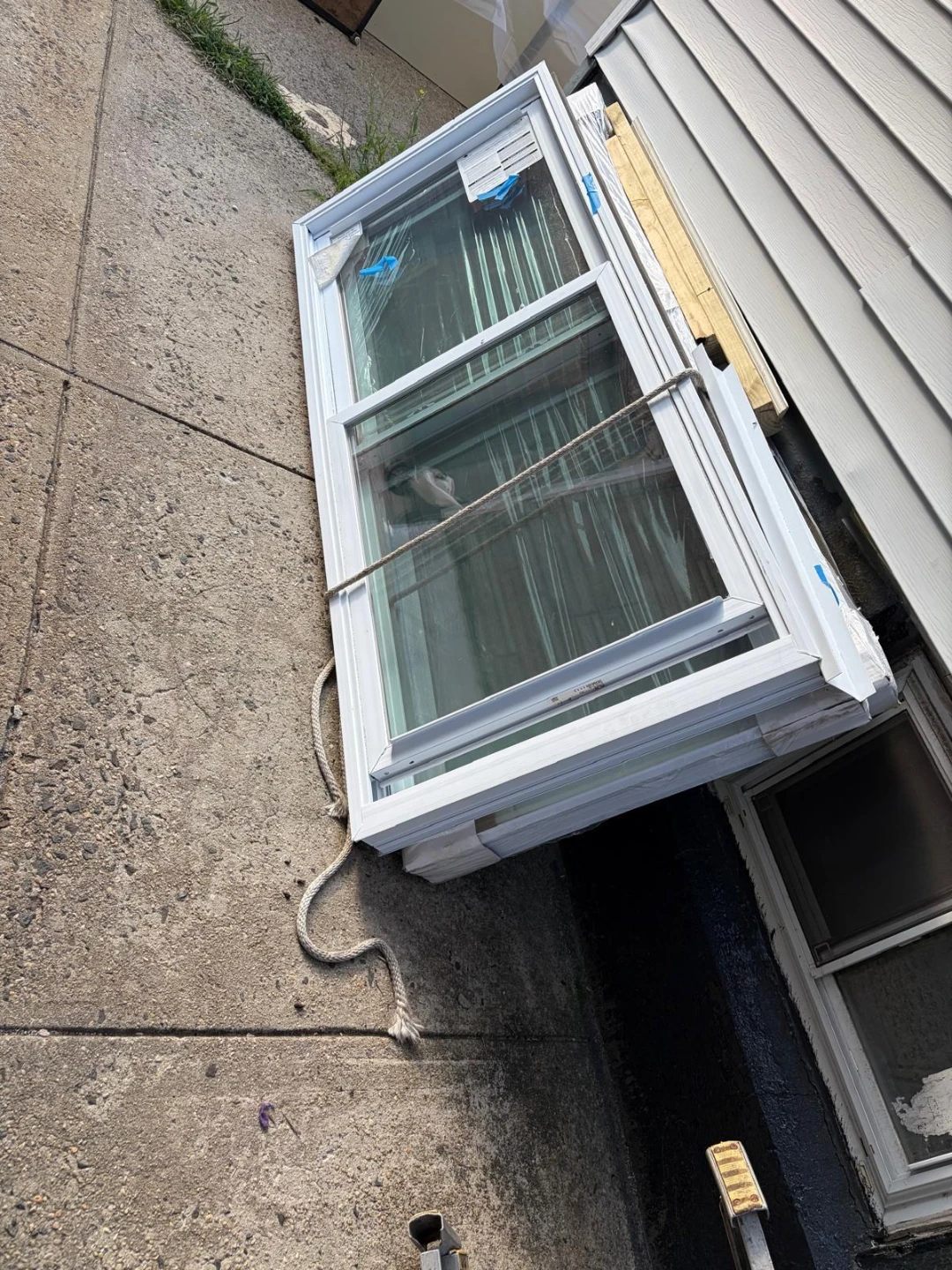 White Vinyl Double Hung Window 32 inch per 76 inch