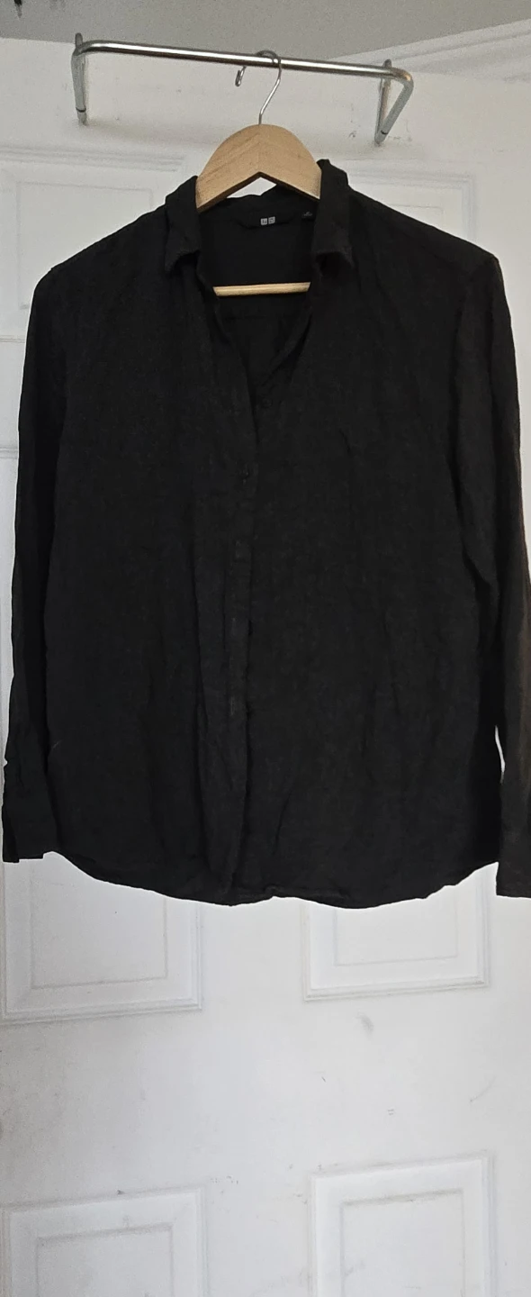 Uniqlo Black Button-Up Shirt - Size M
