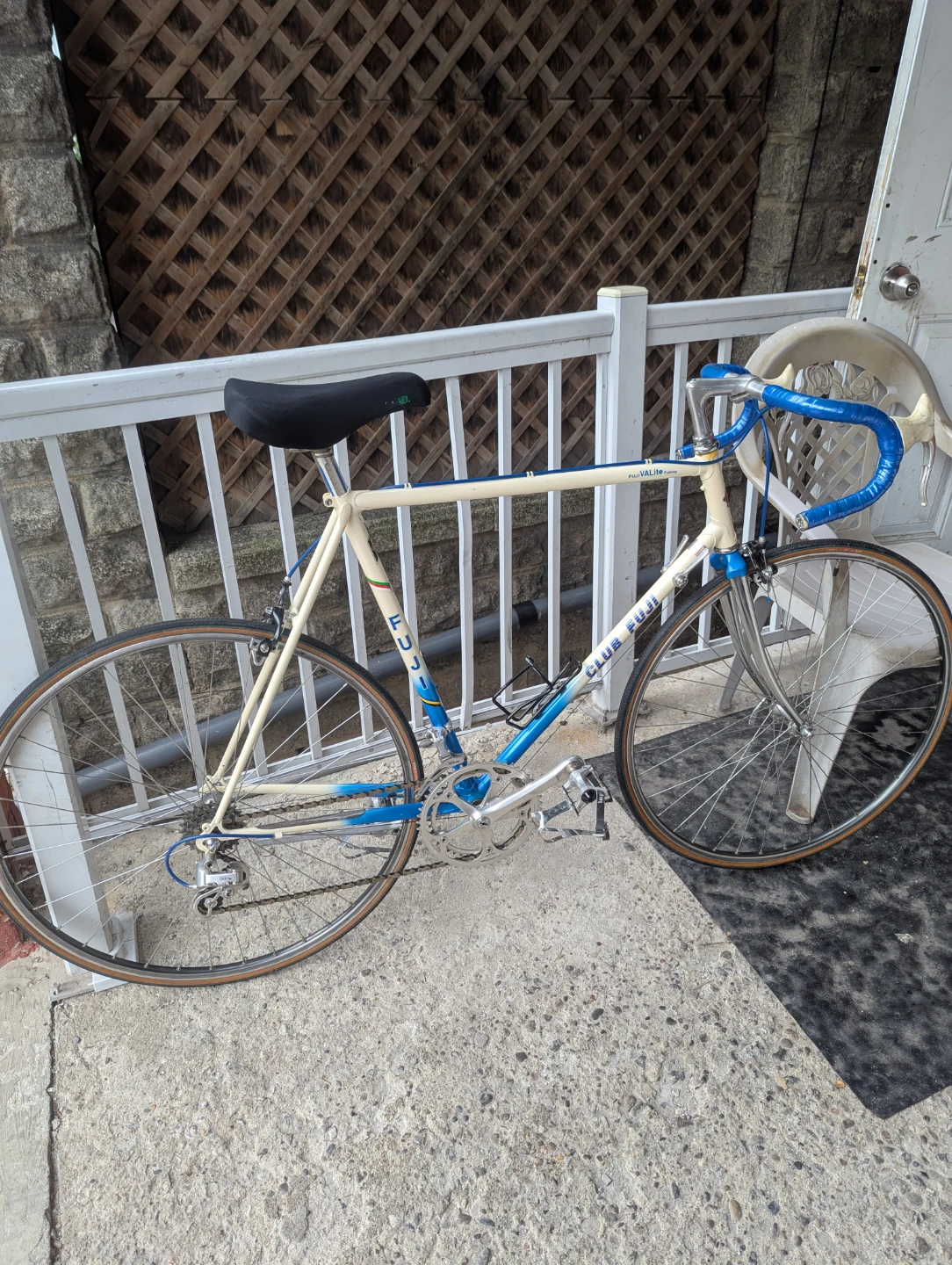 Club Fuji Road Bike- New condition - photo 3