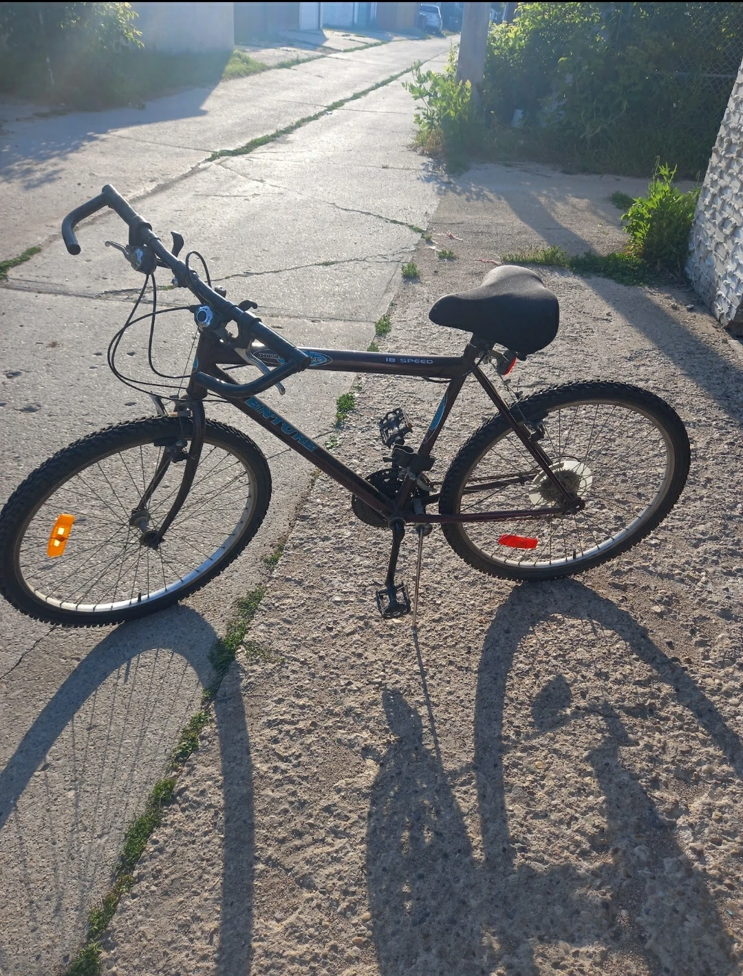 HURRICANE VENTURE 18-Speed Bicycle
