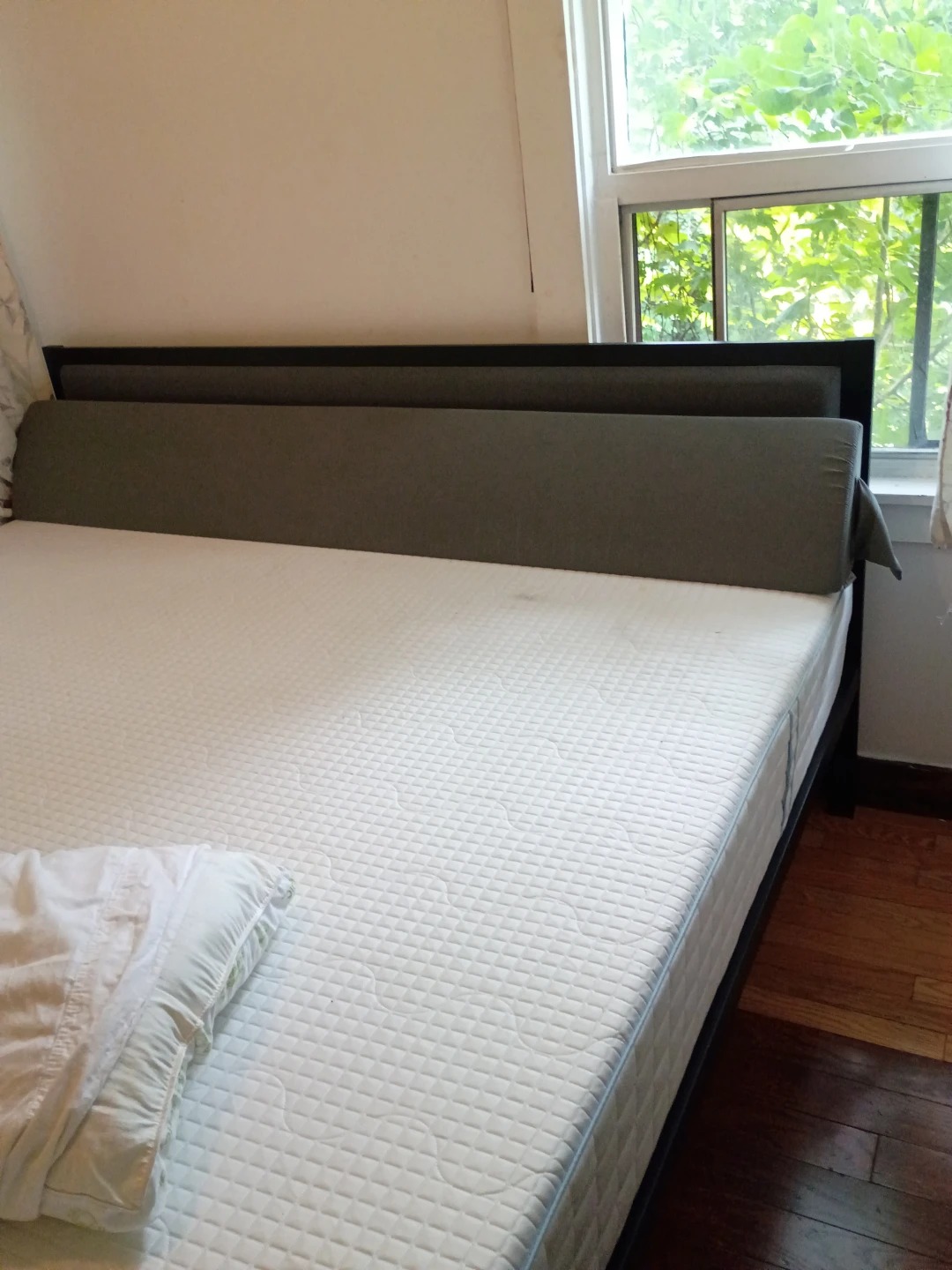 King size bed with headboard - photo 2