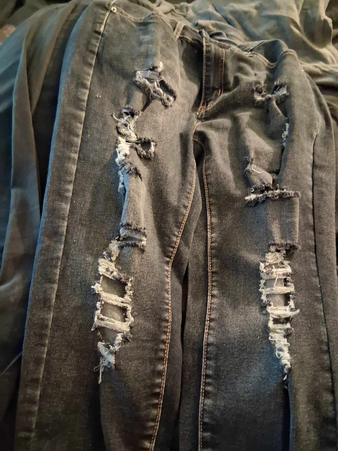 Distressed Black Skinny Jeans