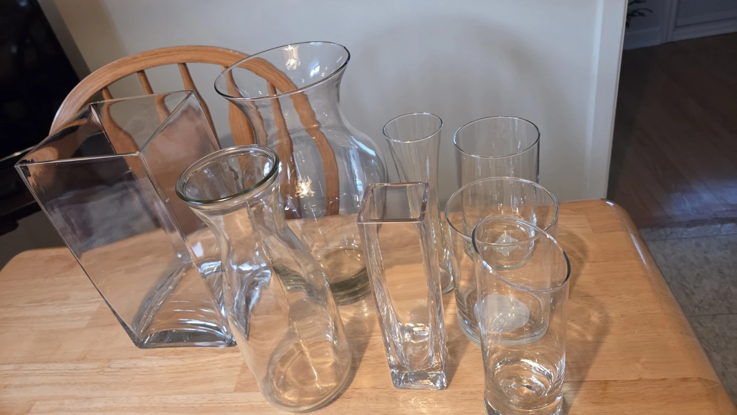 Lot of 10 glass vases - mixed sizes