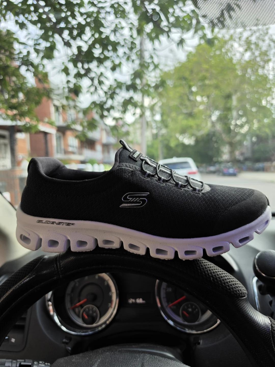 Skechers Glide-Step Women's Black Sneakers - photo 3