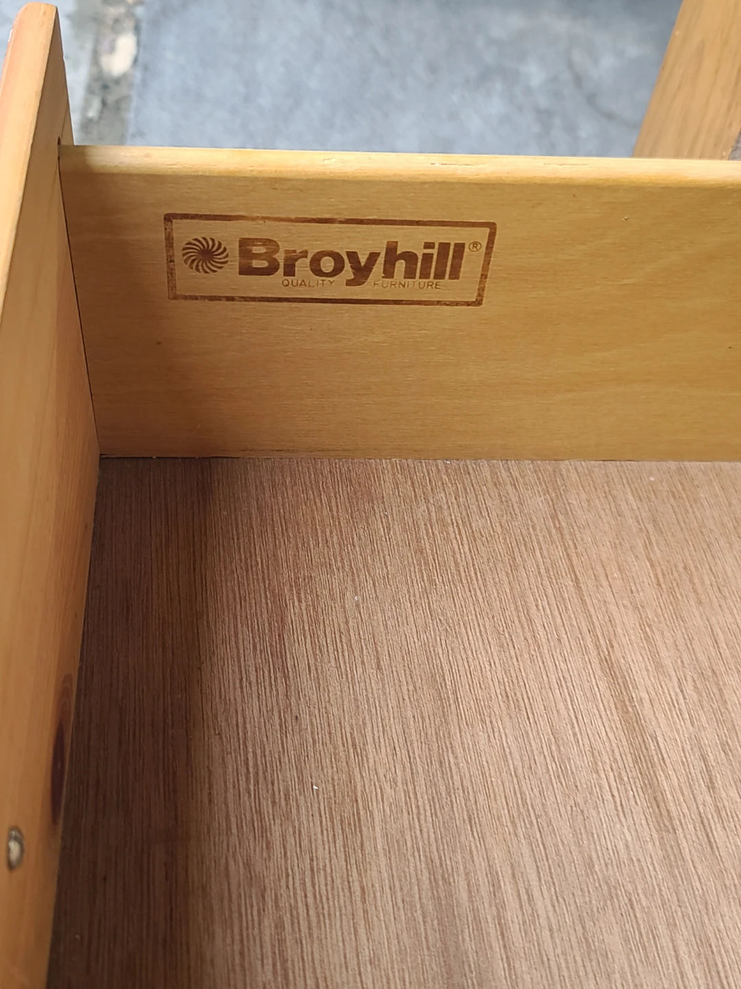 Pair of Broyhill Pine Nightstands - photo 3