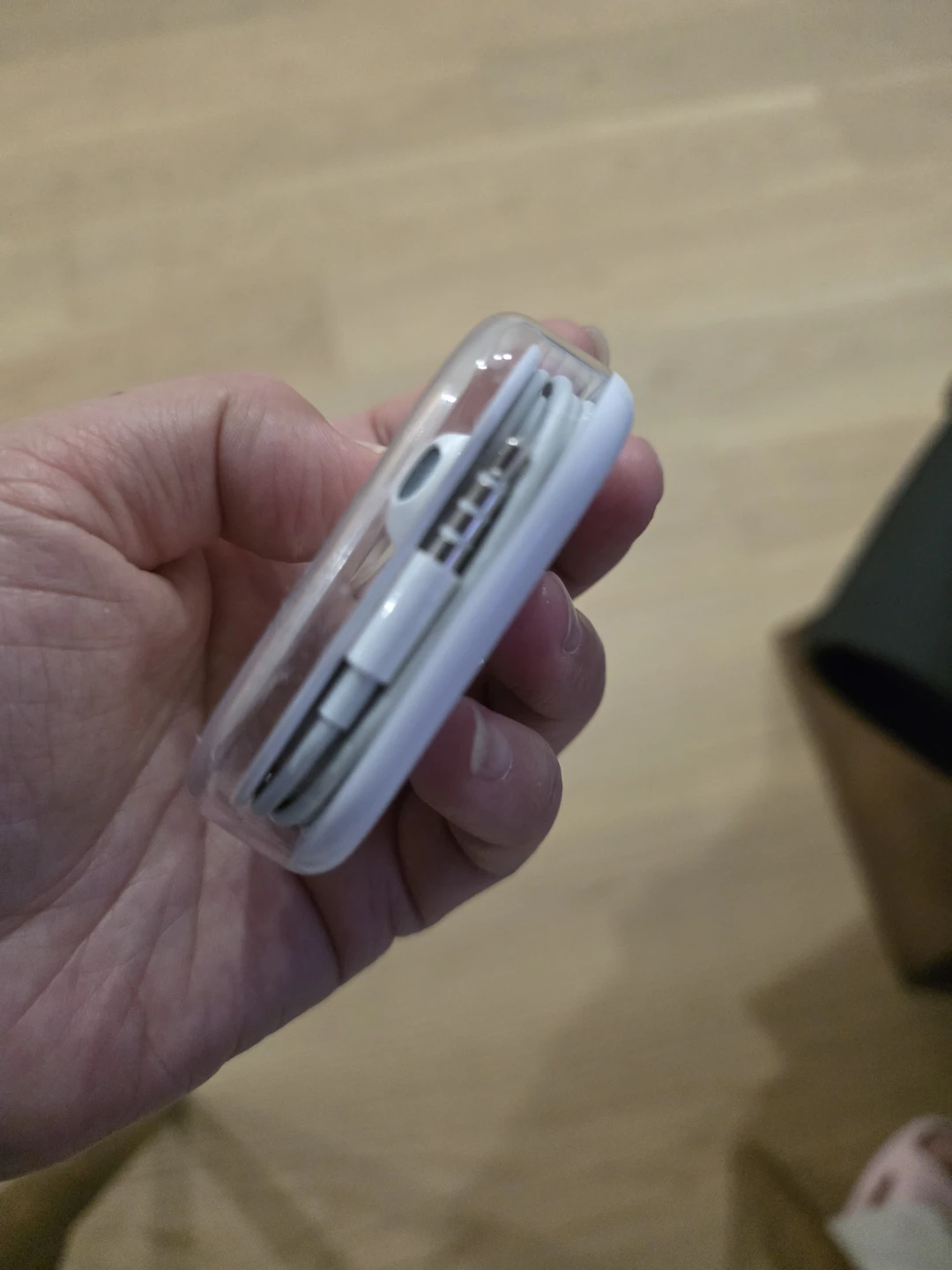 Brand new Apple headset wired with 3.5mm Headphone Plug - photo 3