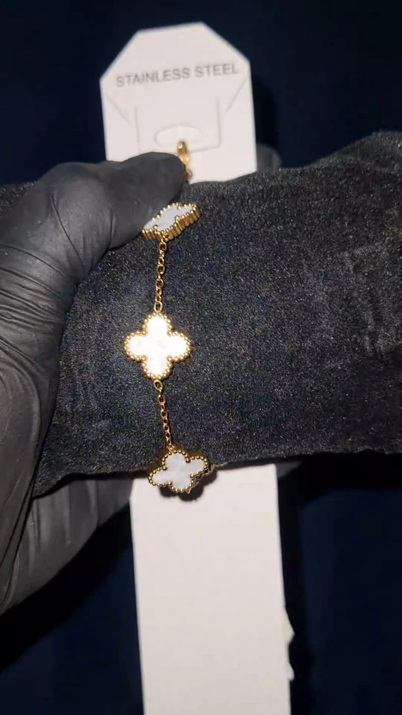 Gold coloured Clover Bracelet with Black or White Inlays - photo 5
