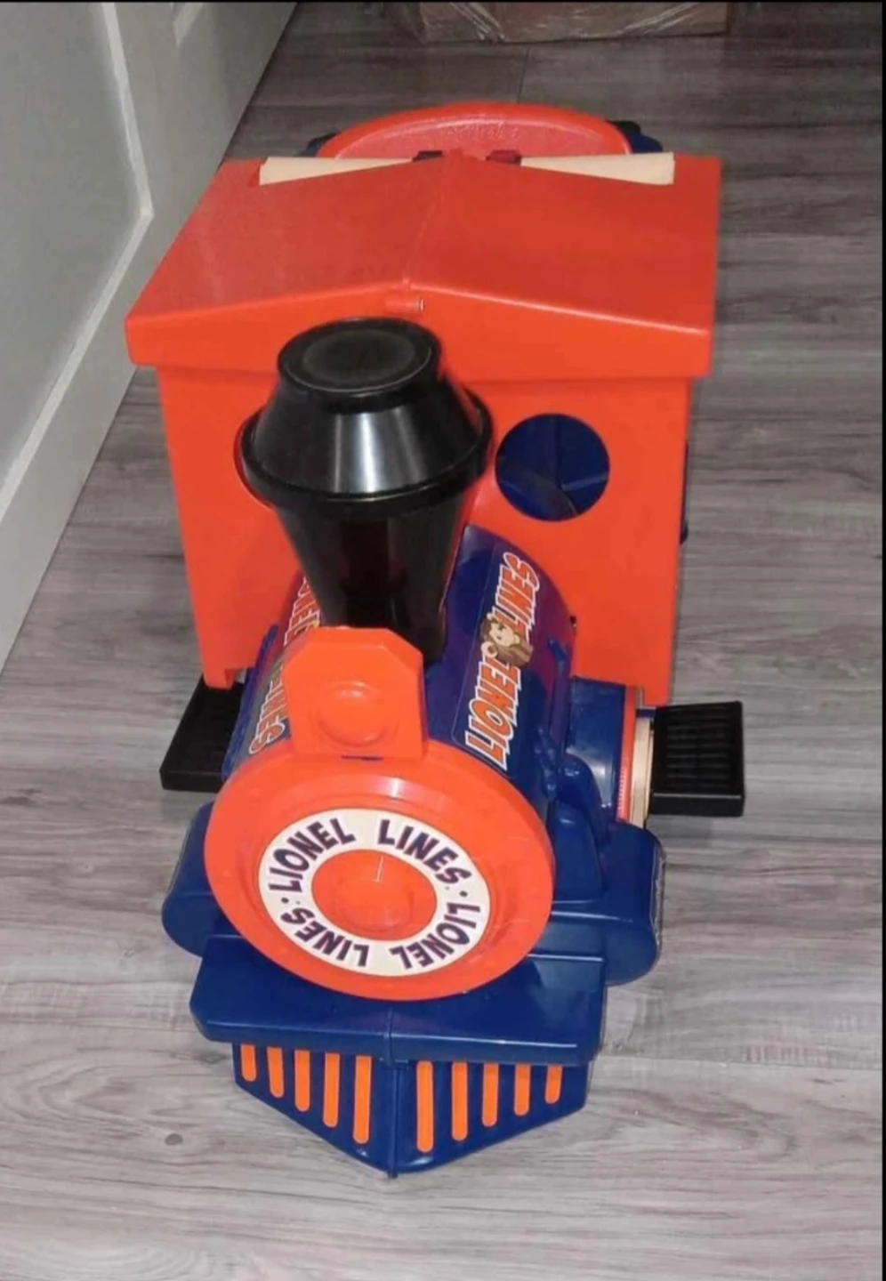 Peg Perego Lionel Lines 1900 Ride-On Train