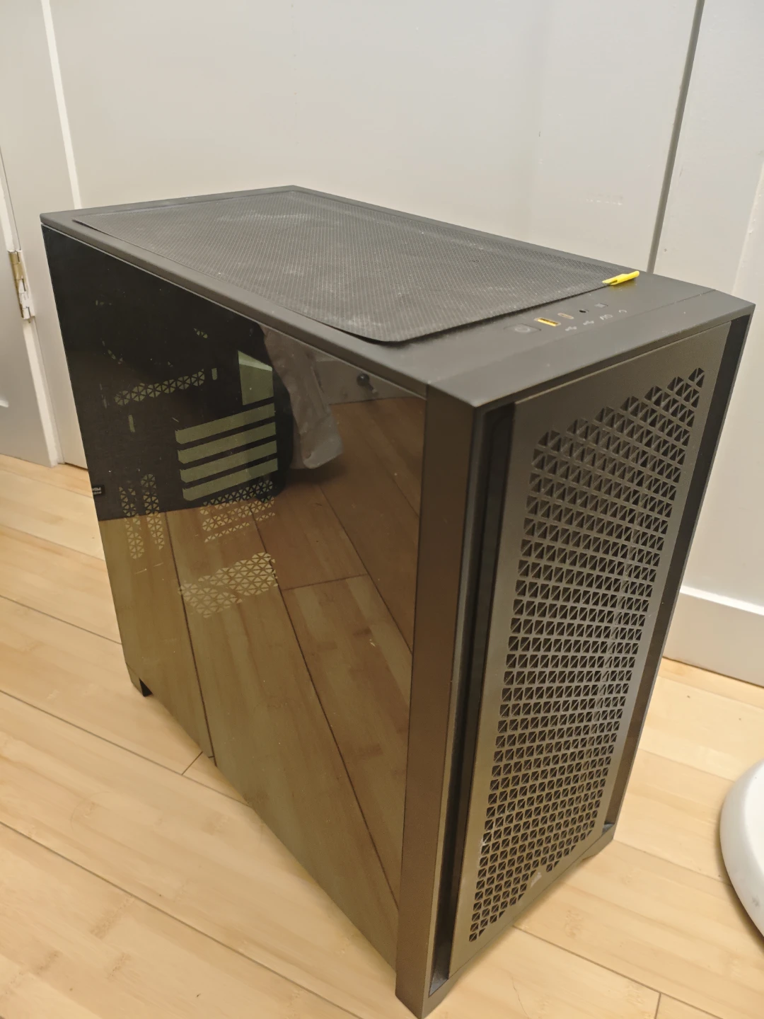 Corsair 4000D Airflow pc case with 4 fans