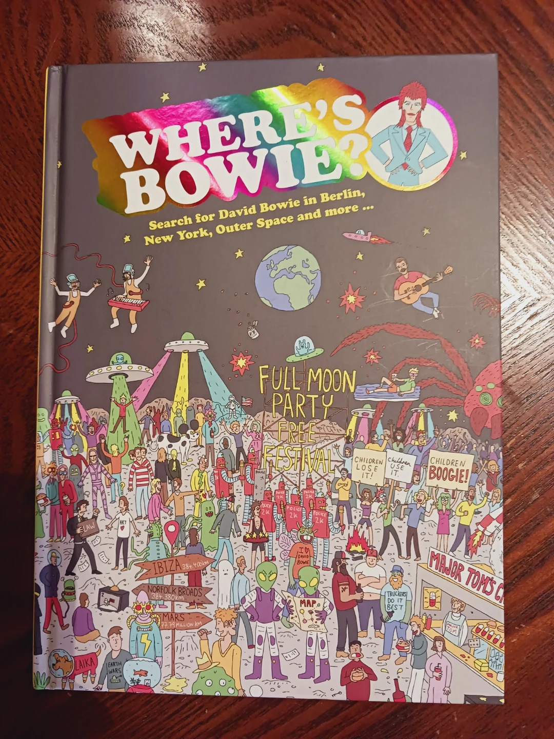 Where's Bowie? Search for David Bowie Book - photo 2