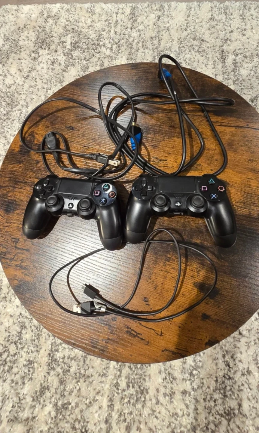 Sony PlayStation 4 (PS4) Original Console Bundle with 3 Games - photo 4