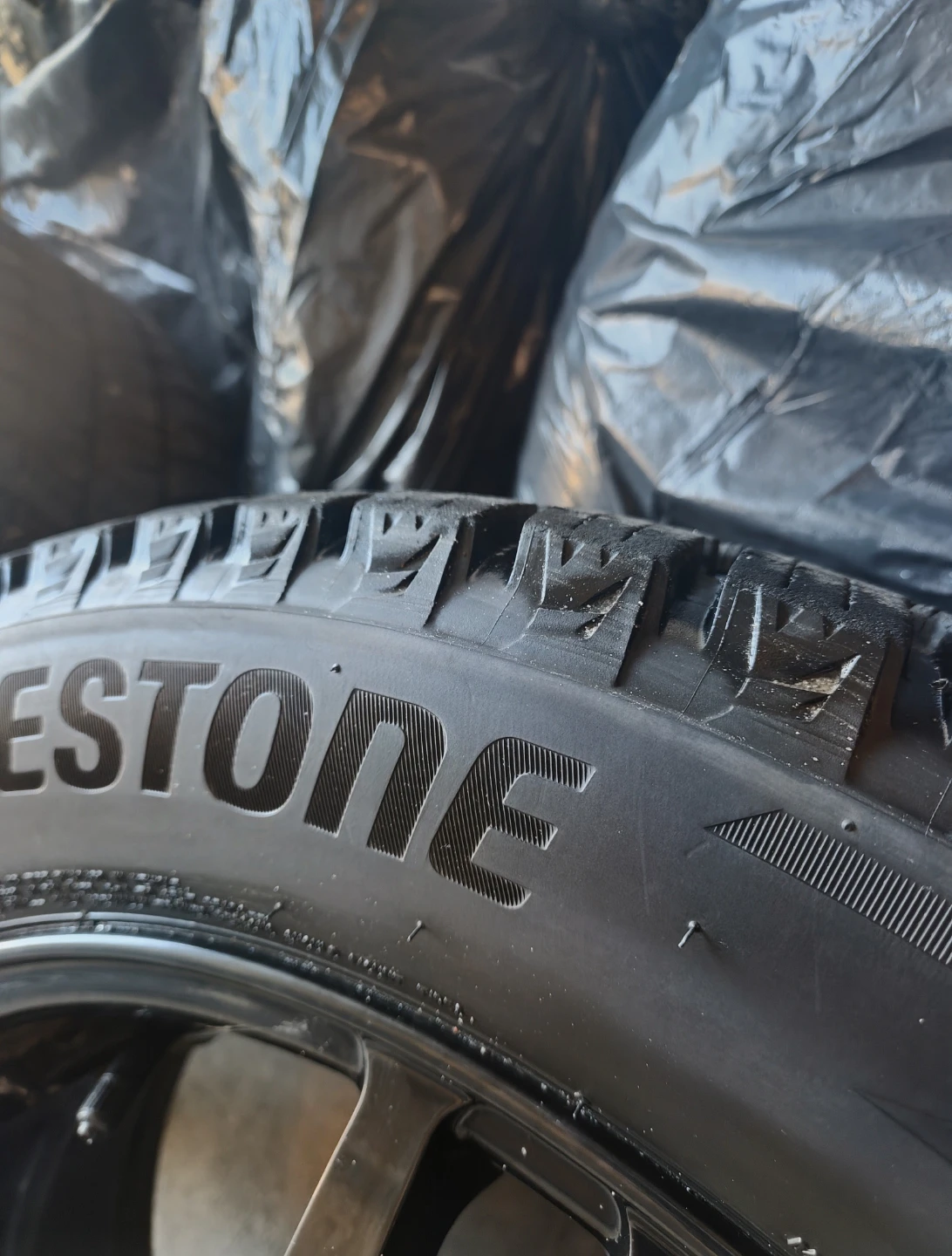 Set of 4 Bridgestone Winter Tires on Black Rims - photo 5