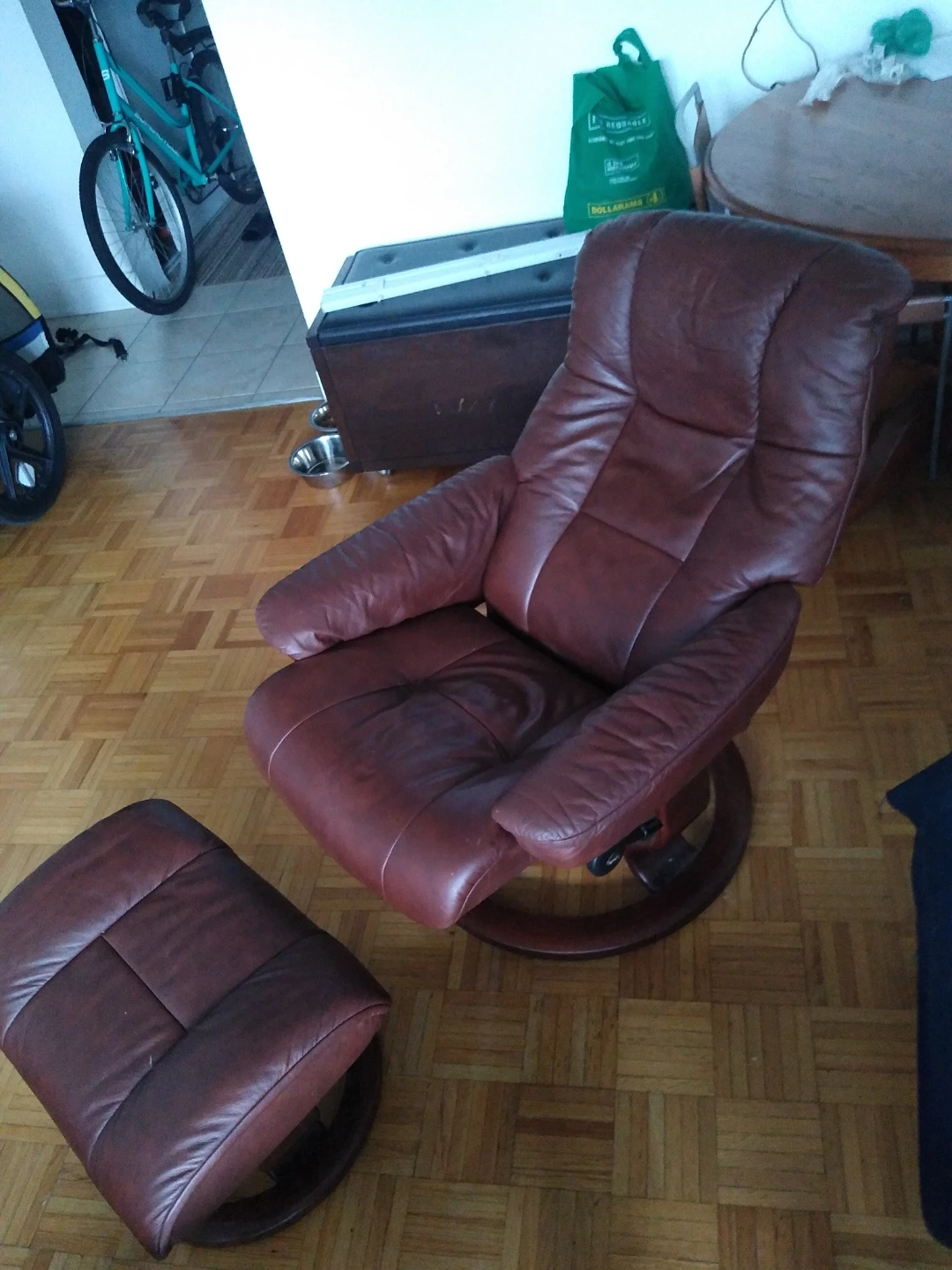 Ekornes Leather Recliner with Ottoman - photo 2